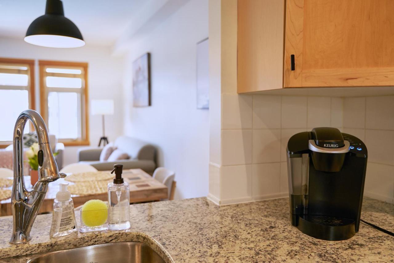 Appartement Mtn View Escape With King Size Bed With Outdoor Pool - Banff Pass Included! à Canmore Extérieur photo