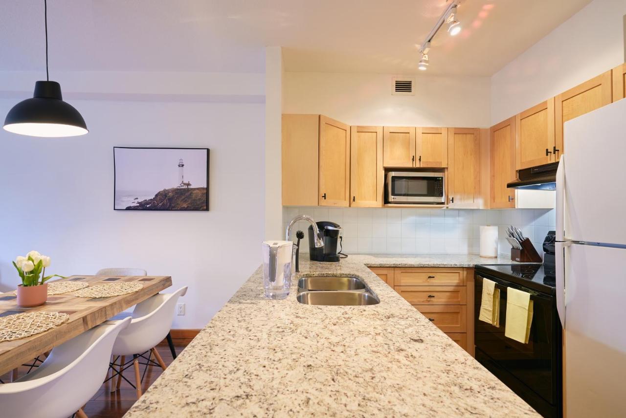 Appartement Mtn View Escape With King Size Bed With Outdoor Pool - Banff Pass Included! à Canmore Extérieur photo
