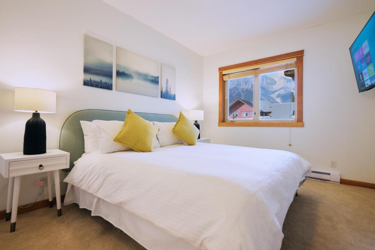 Appartement Mtn View Escape With King Size Bed With Outdoor Pool - Banff Pass Included! à Canmore Extérieur photo
