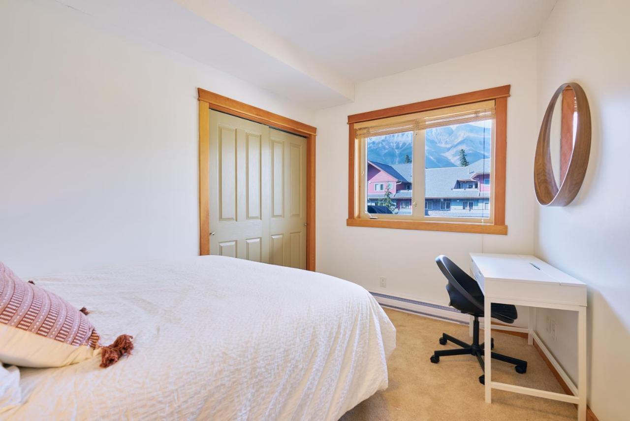 Appartement Mtn View Escape With King Size Bed With Outdoor Pool - Banff Pass Included! à Canmore Extérieur photo