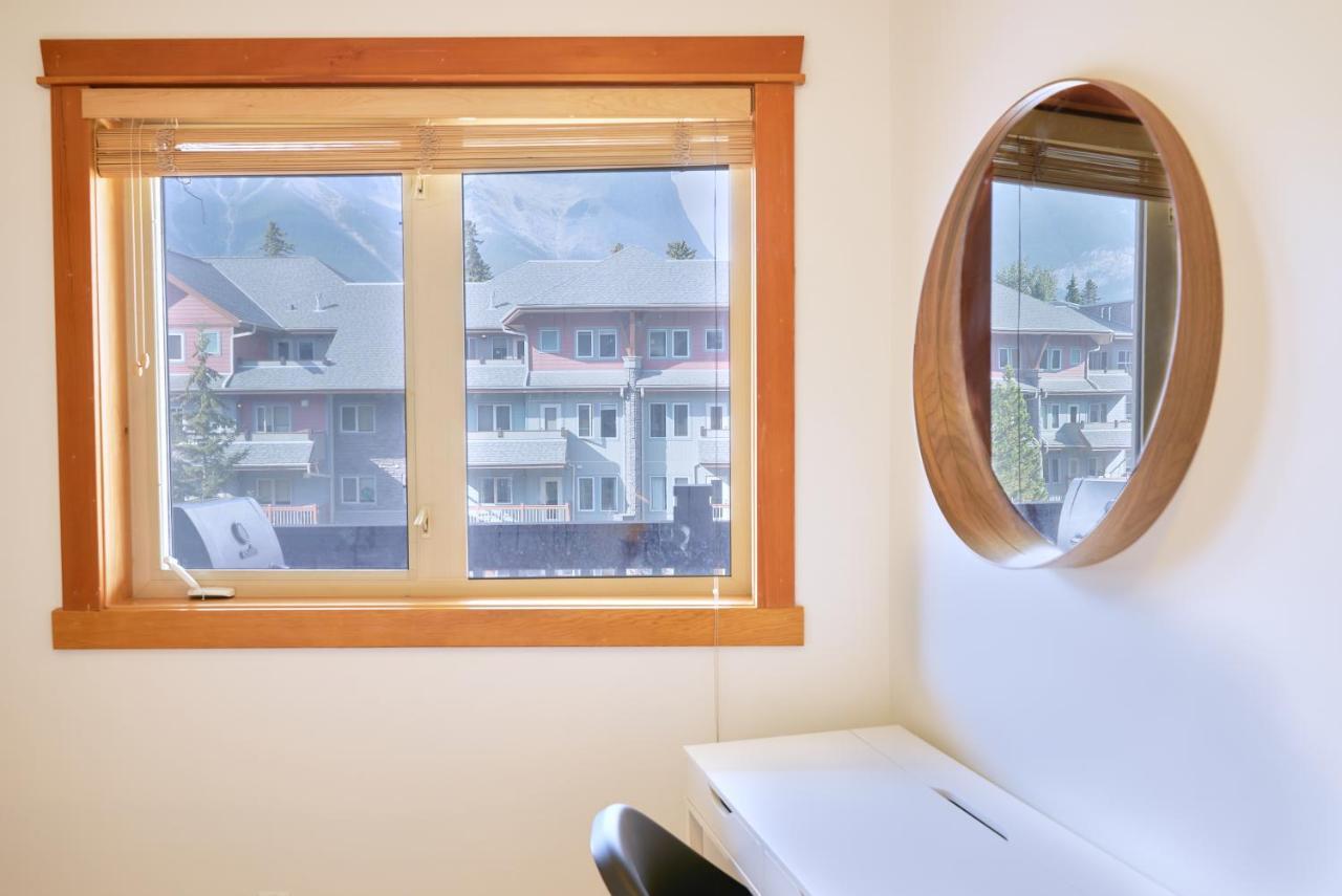 Appartement Mtn View Escape With King Size Bed With Outdoor Pool - Banff Pass Included! à Canmore Extérieur photo