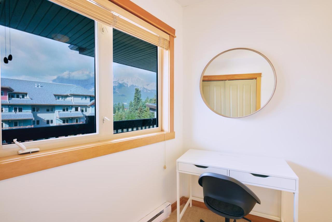 Appartement Mtn View Escape With King Size Bed With Outdoor Pool - Banff Pass Included! à Canmore Extérieur photo