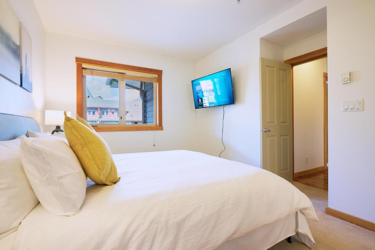 Appartement Mtn View Escape With King Size Bed With Outdoor Pool - Banff Pass Included! à Canmore Extérieur photo