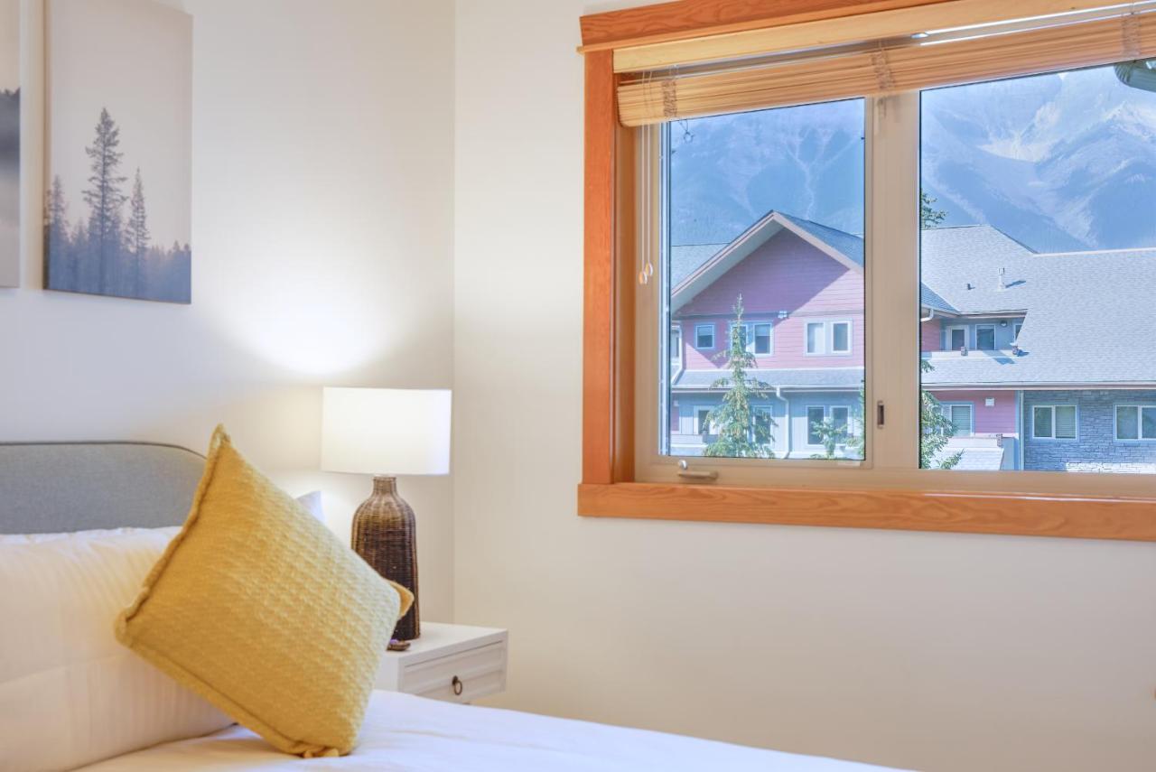 Appartement Mtn View Escape With King Size Bed With Outdoor Pool - Banff Pass Included! à Canmore Extérieur photo