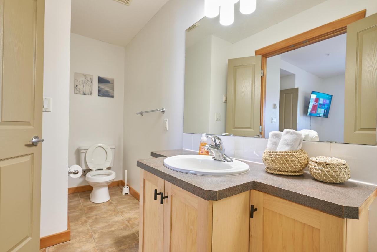 Appartement Mtn View Escape With King Size Bed With Outdoor Pool - Banff Pass Included! à Canmore Extérieur photo