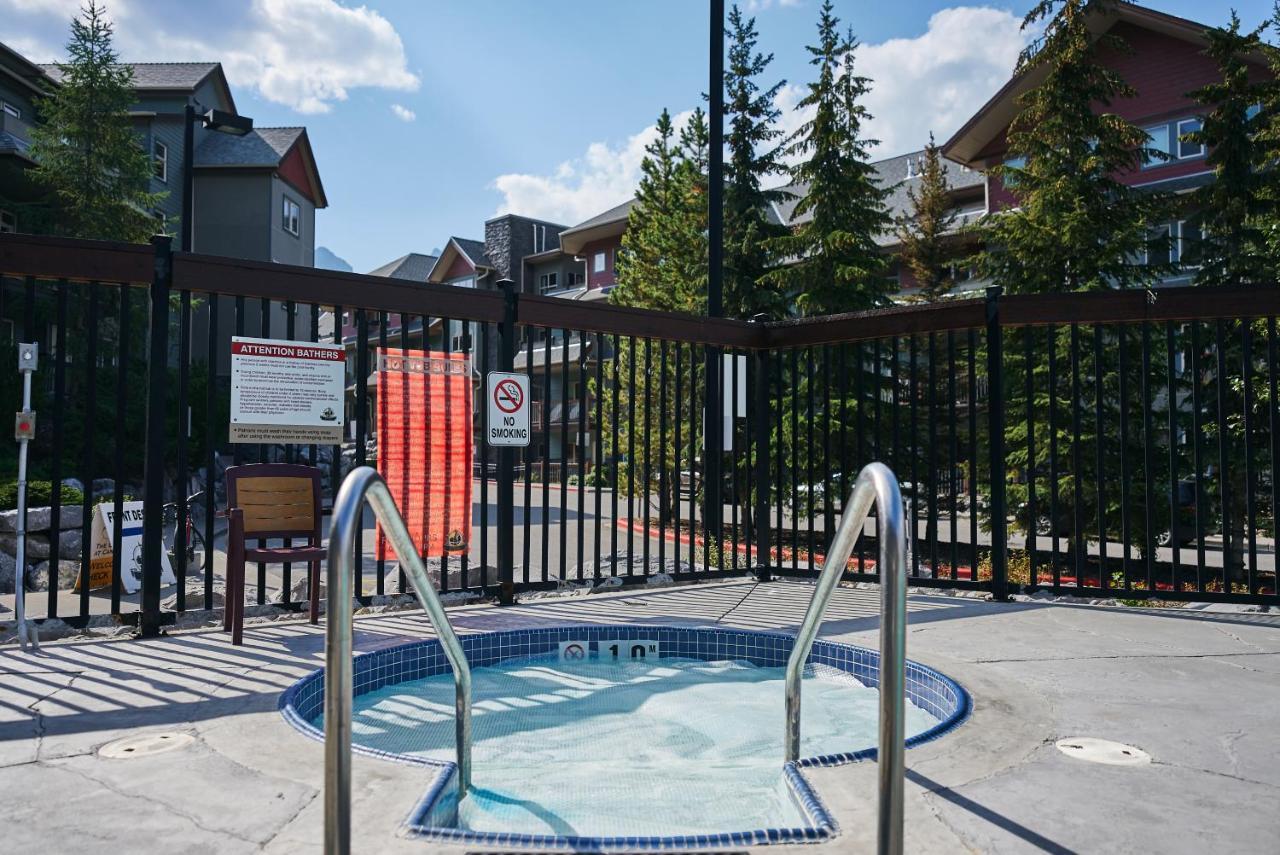 Appartement Mtn View Escape With King Size Bed With Outdoor Pool - Banff Pass Included! à Canmore Extérieur photo