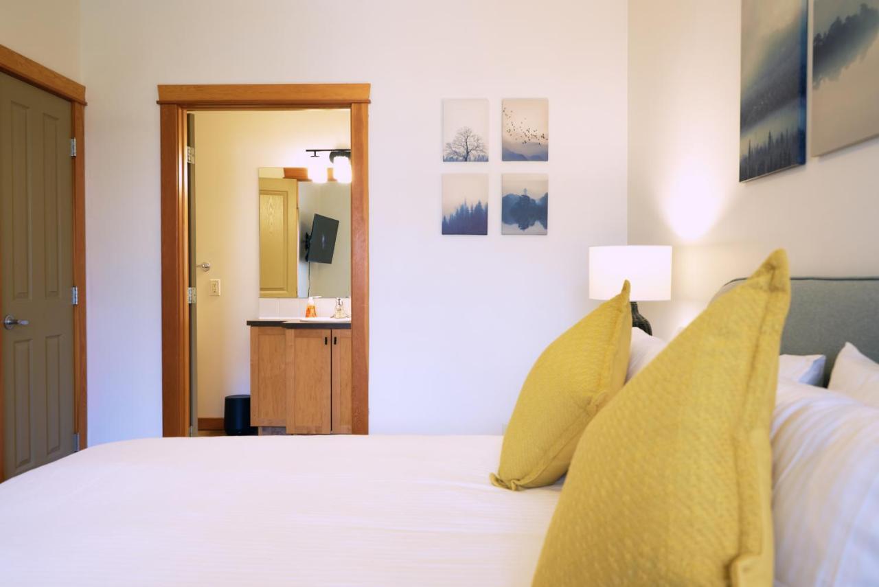 Appartement Mtn View Escape With King Size Bed With Outdoor Pool - Banff Pass Included! à Canmore Extérieur photo